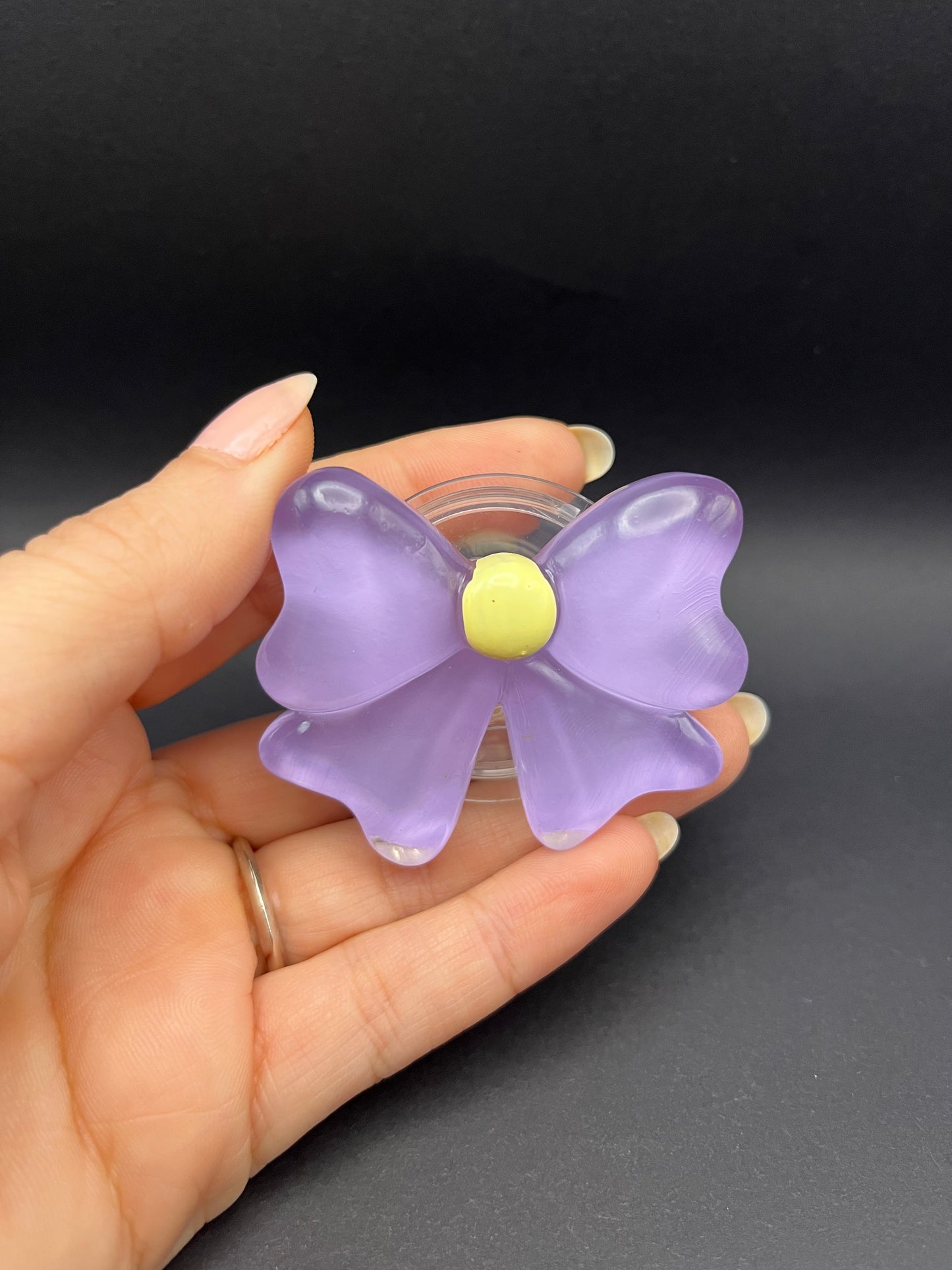 Bow Phone Ring Stand: Elegance and Functionality Combined!
