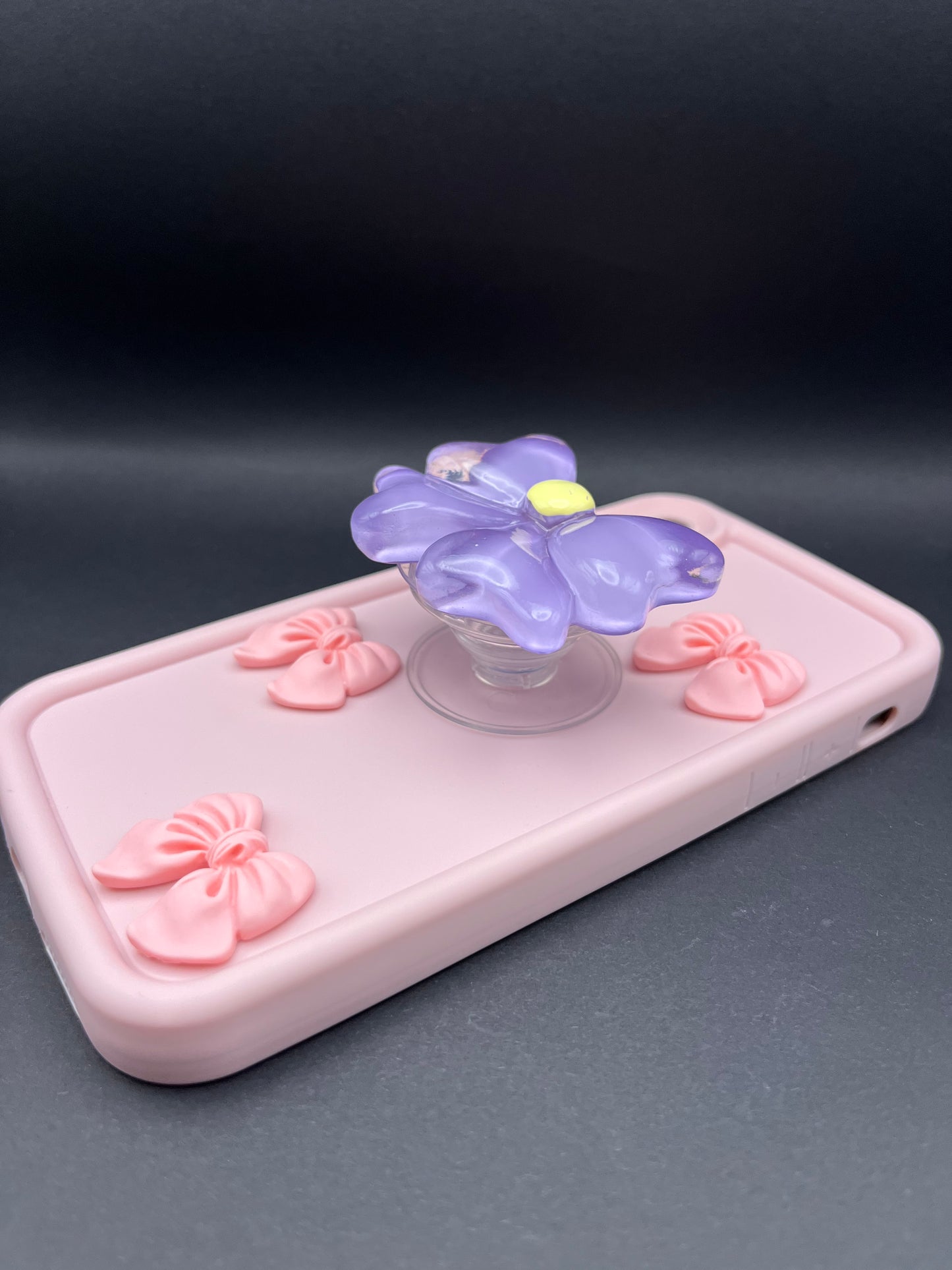 Bow Phone Ring Stand: Elegance and Functionality Combined!
