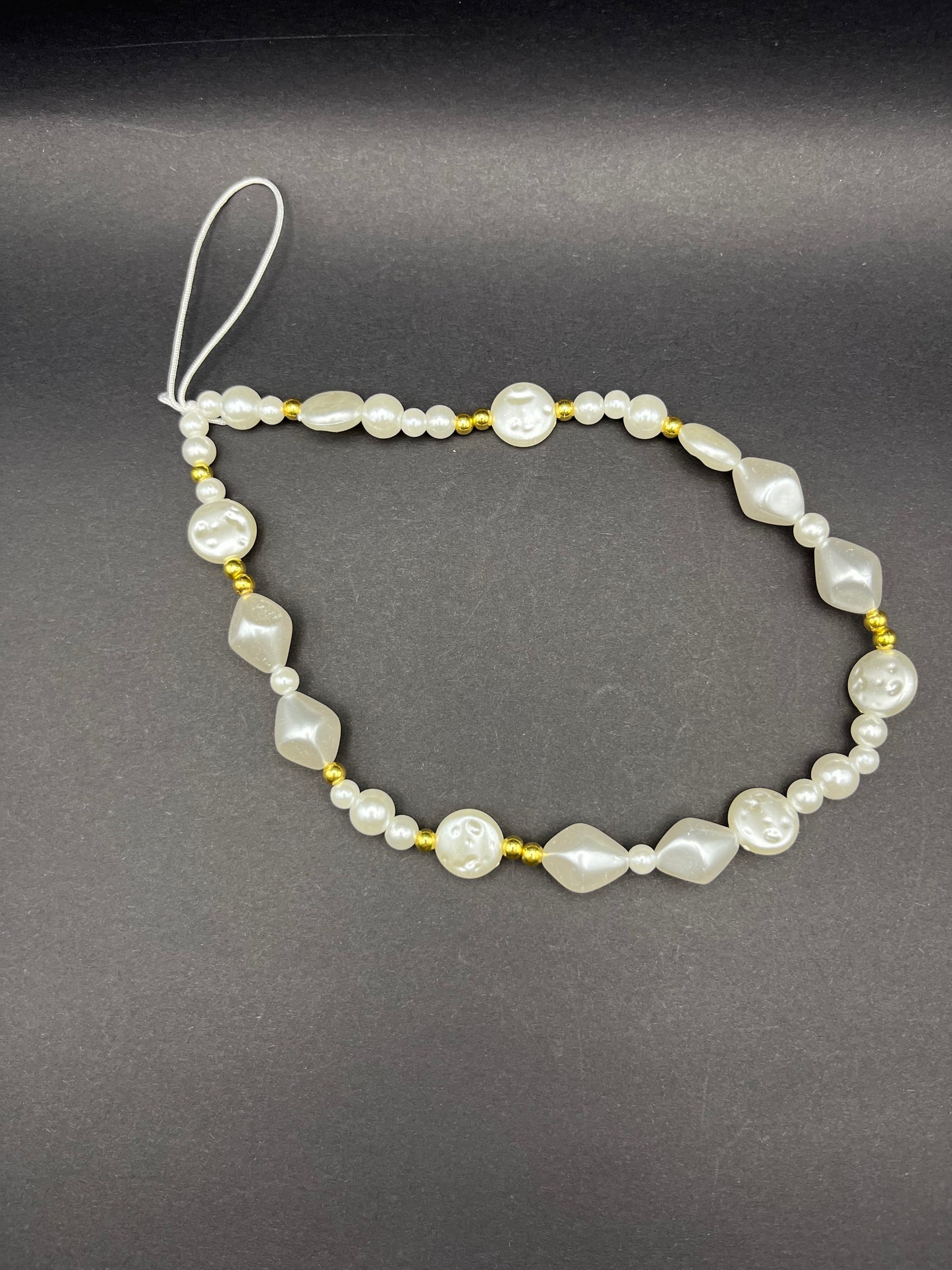 Pearl Beaded Golden Lanyard - Elevate Your Phone’s Style!