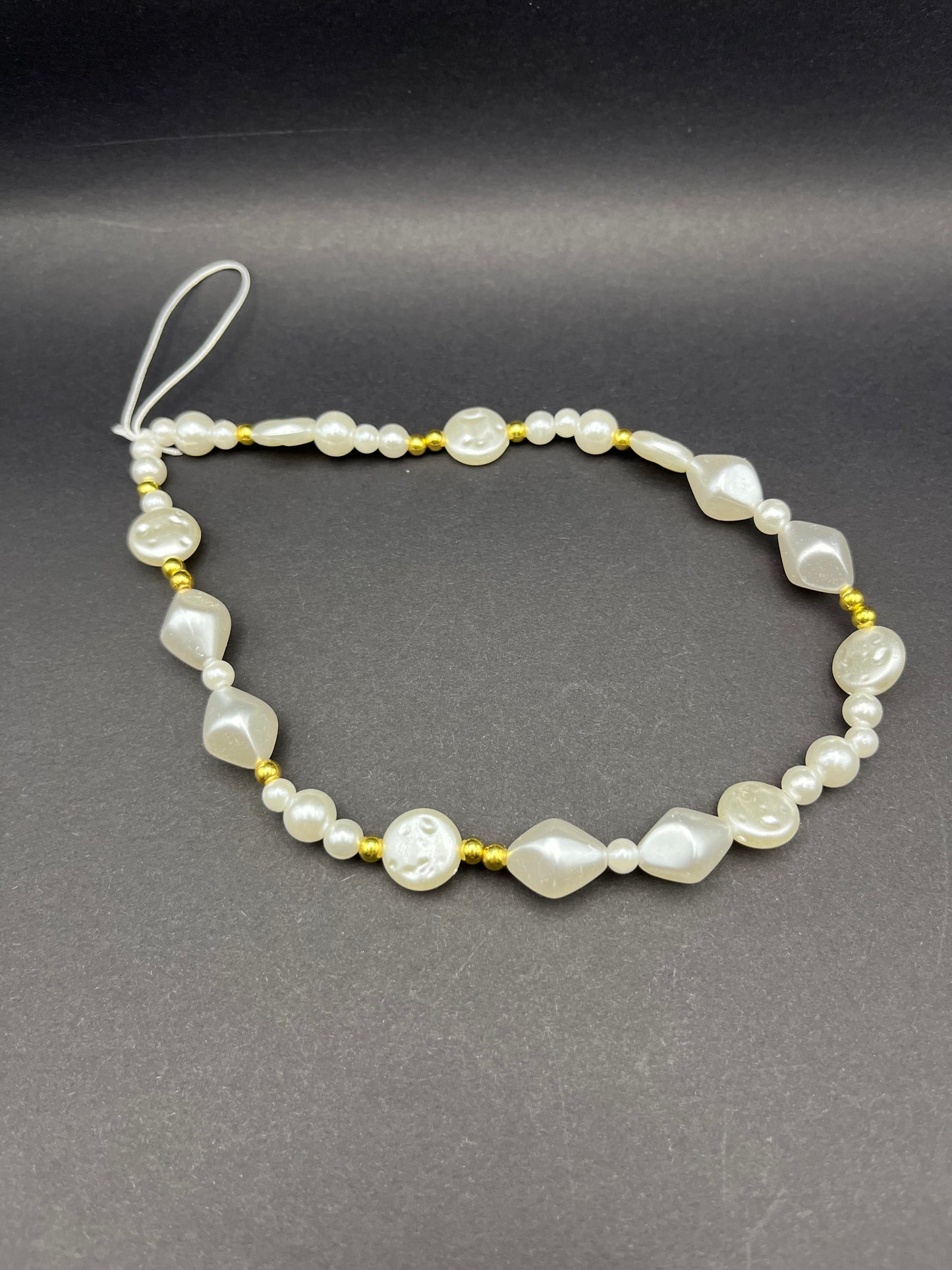 Pearl Beaded Golden Lanyard - Elevate Your Phone’s Style!
