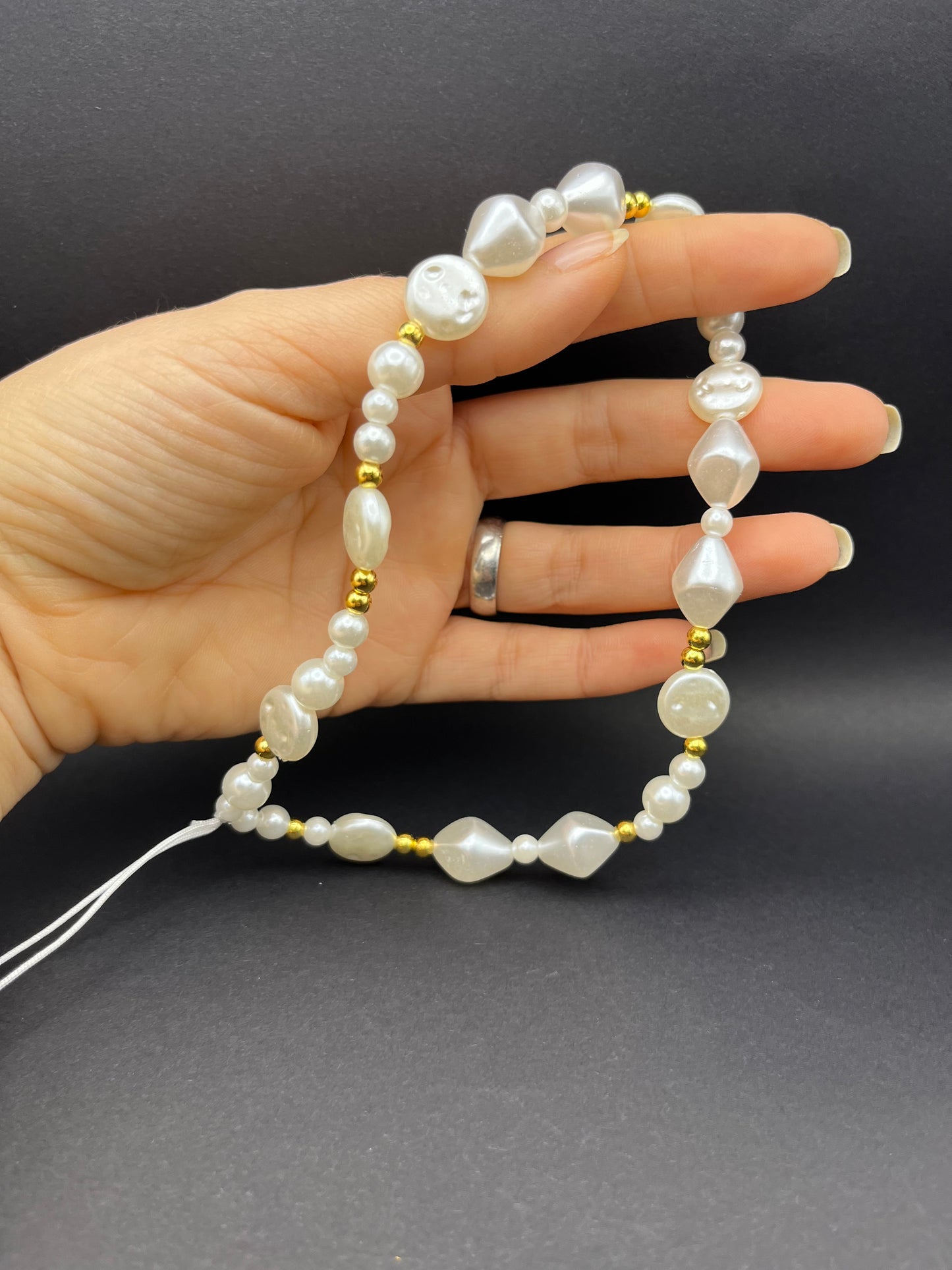 Pearl Beaded Golden Lanyard - Elevate Your Phone’s Style!
