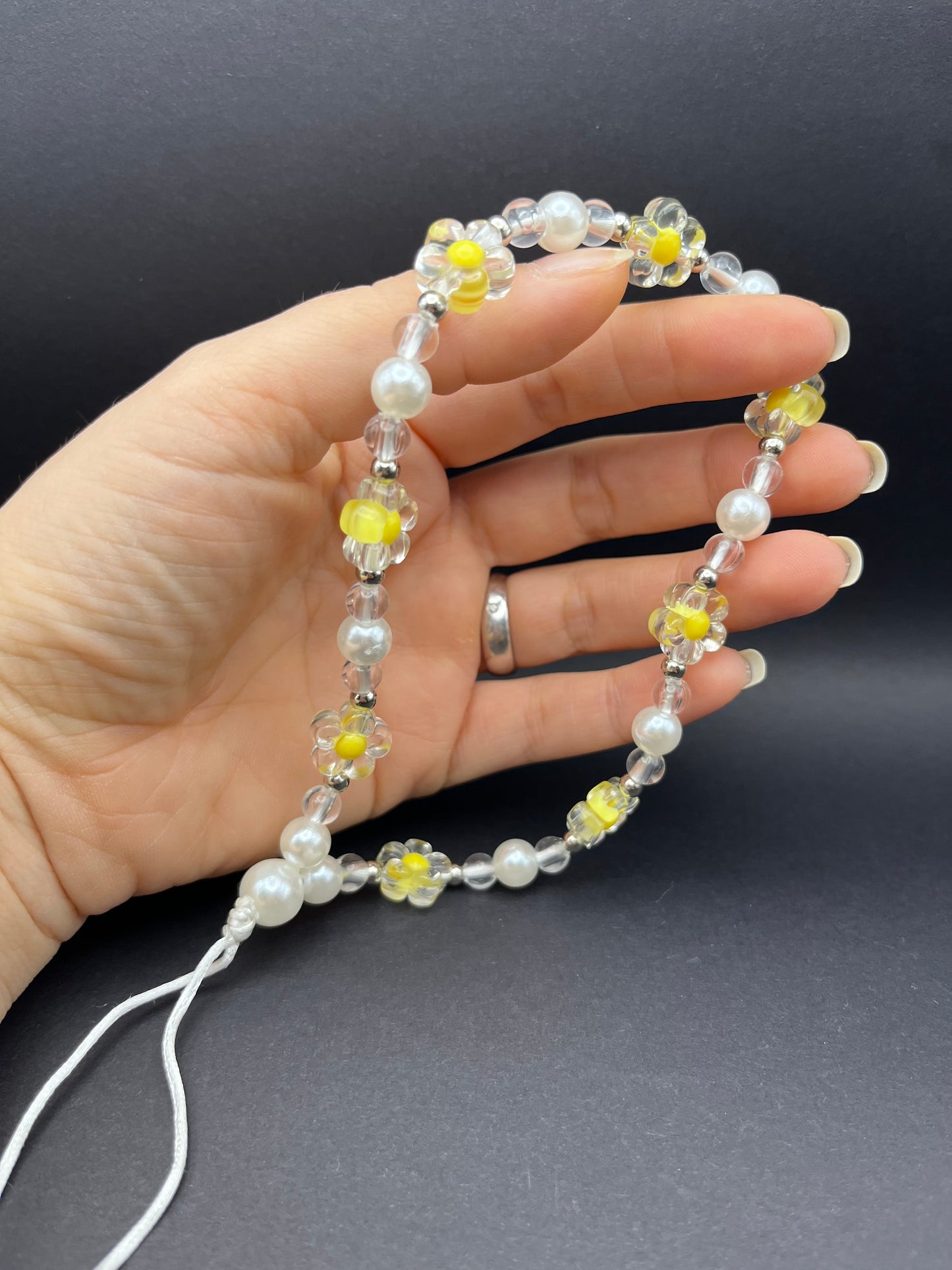 Flower Faux Pearl Lanyard - Add a Touch of Elegance to Your Phone!