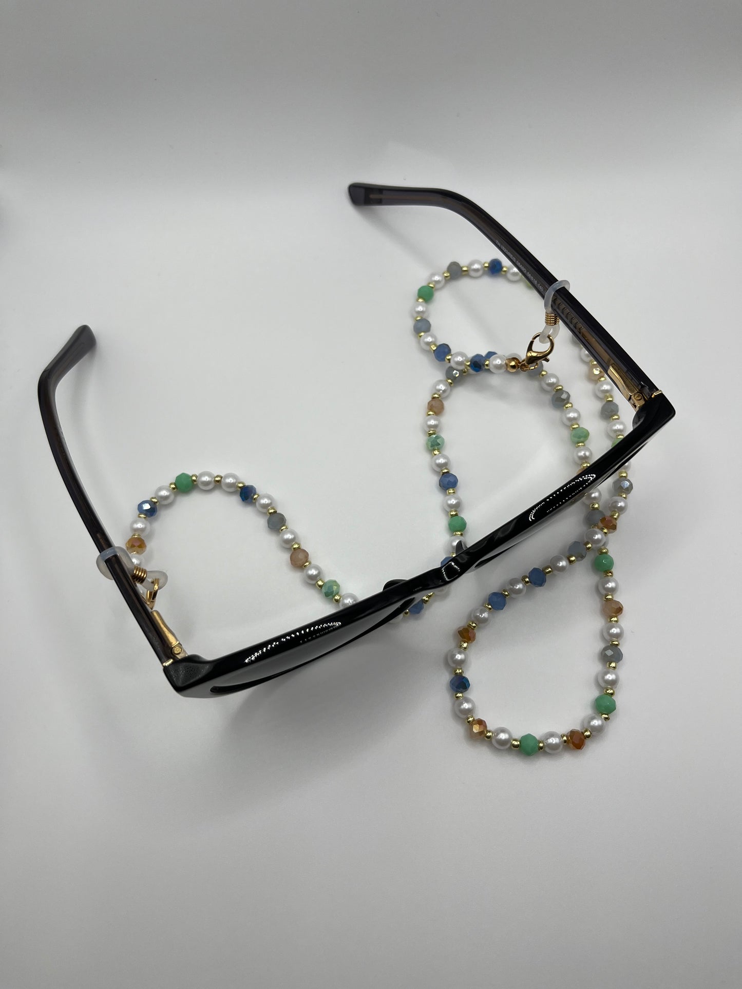 Elegant Faux Pearl Glasses Chain: Stylish and Functional Accessory